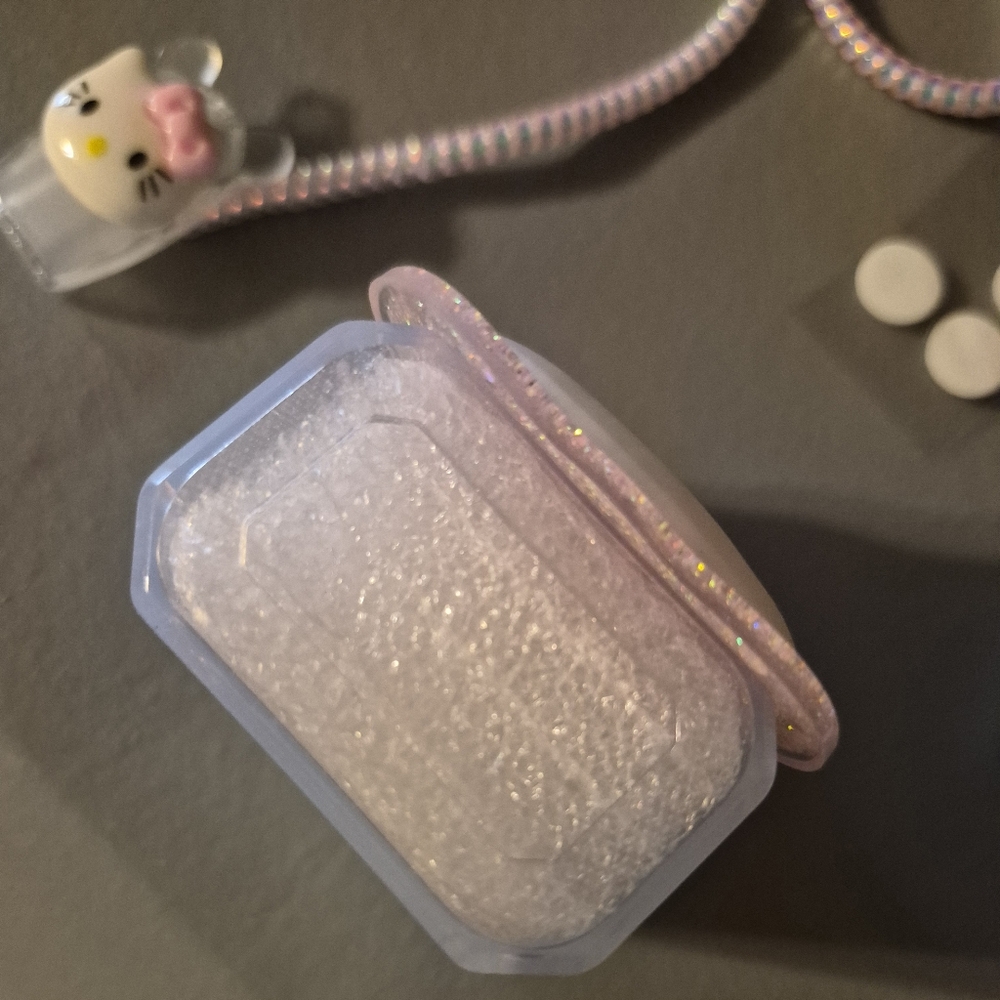 Hello Kitty Charger Protector Set - Picture 2 of 4